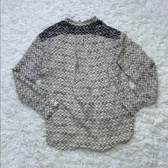 SEA Silk Button Down Blouse Scalloped Pattern - Picture 6 of 6